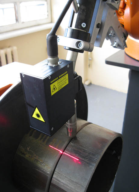 Лазерний сенсор для стеження за стиком при роботизованому дуговому зварюванні