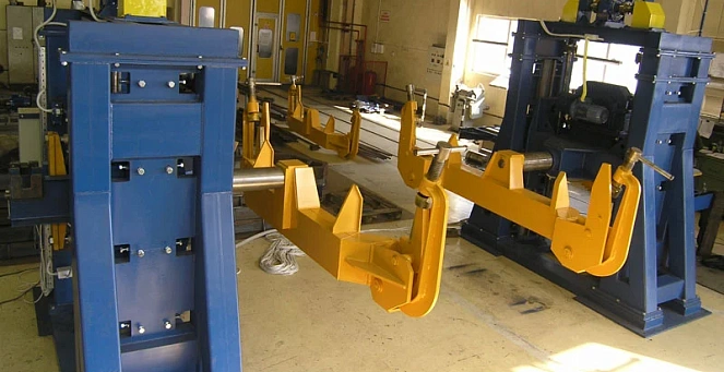 Headstock and tailstock positioners with a load capacity of 20 tons (welding of flat wagon frames)